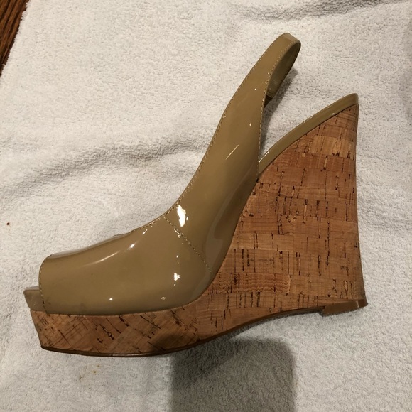 Nine West beige patent peep hole heels - Picture 3 of 5